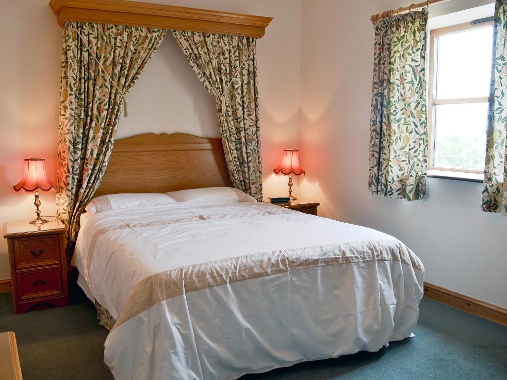 Elidir Cottage room 5