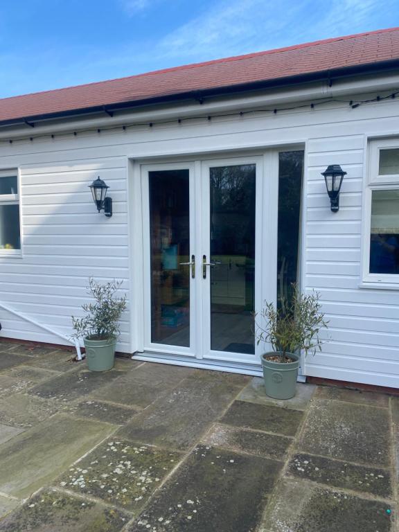 Ellesmere Cottage room 3