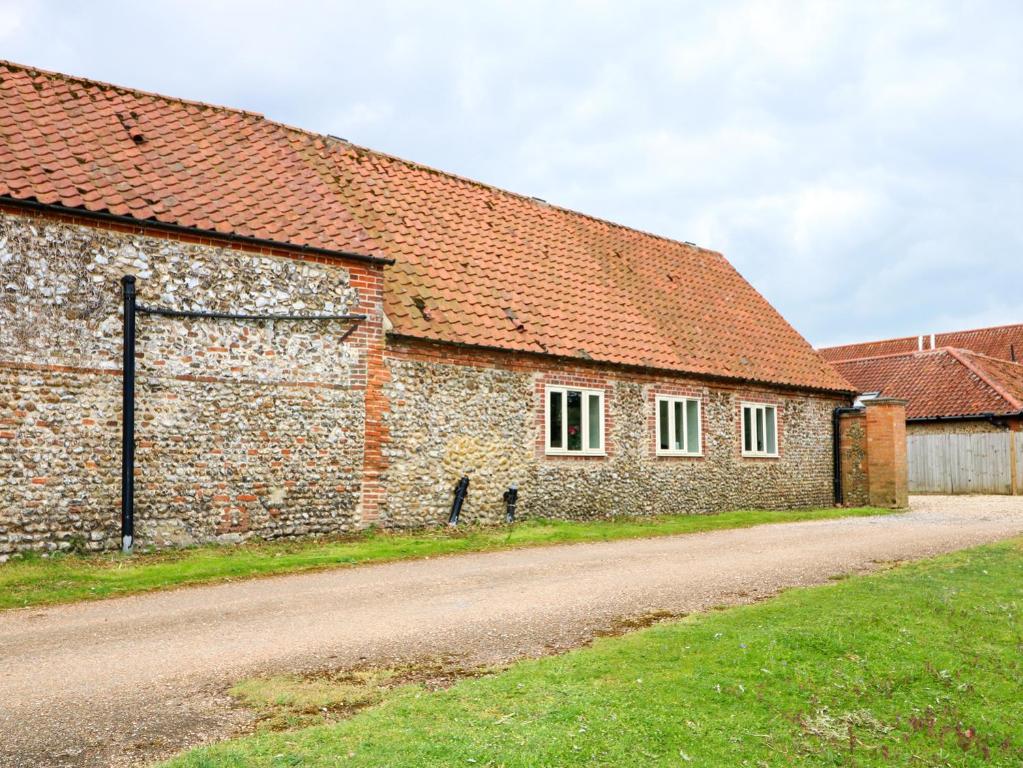 Far Barn room 1