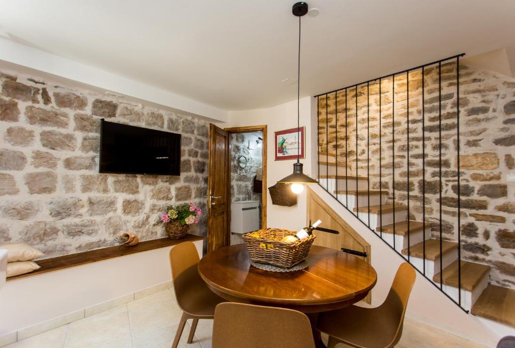 Filipa & Bianca room 1