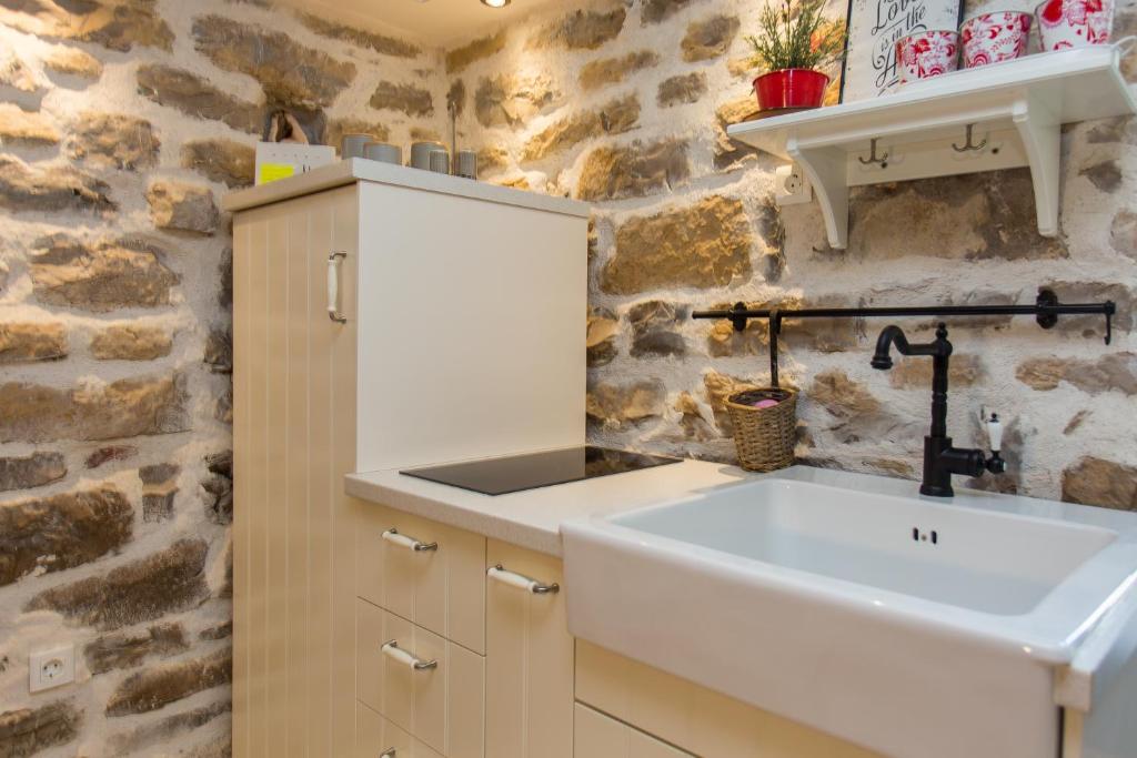 Filipa & Bianca room 6