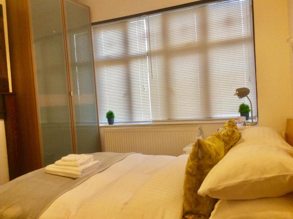 Gateway House room 5