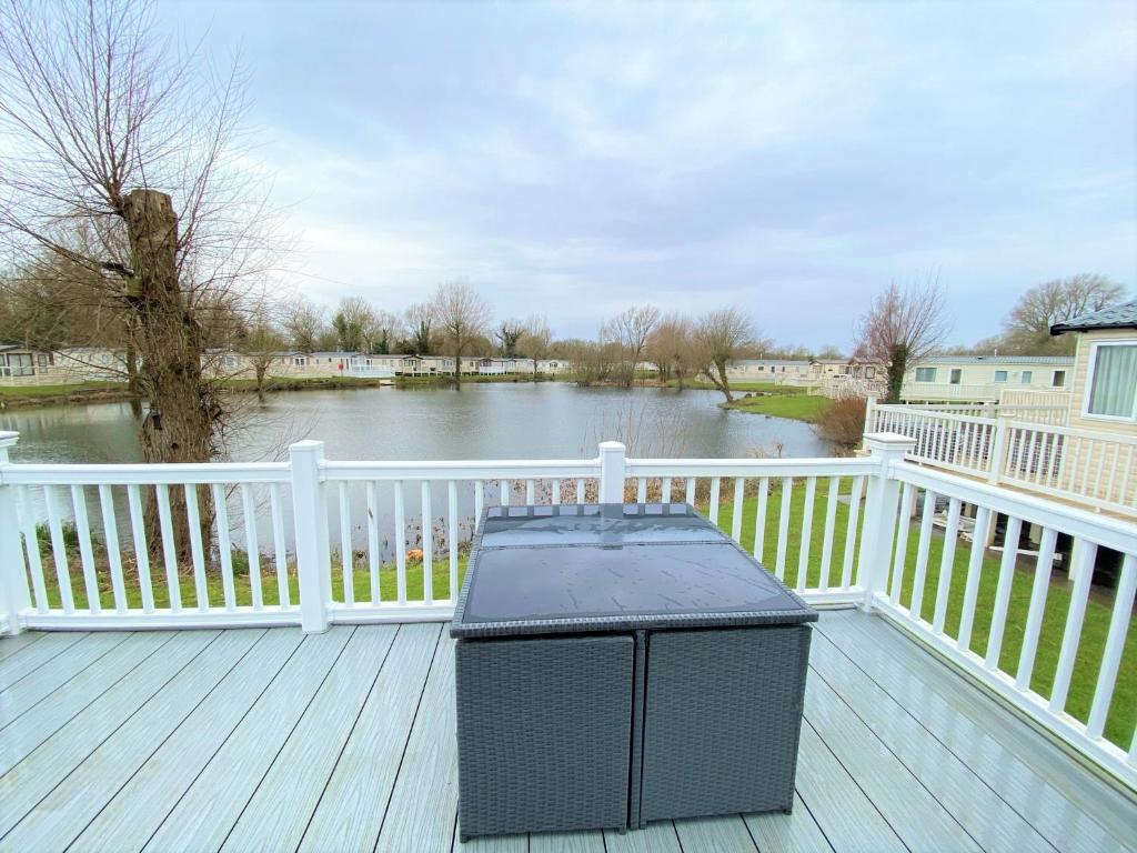 Goosewing Lakeside Lodge room 3