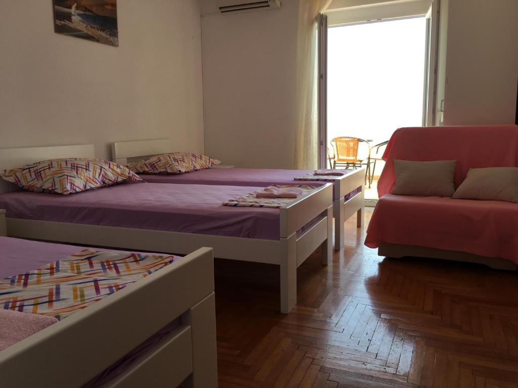 GORAN'S PLACE room 4