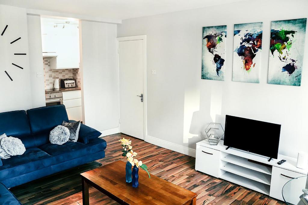 Harbour Square House room 4