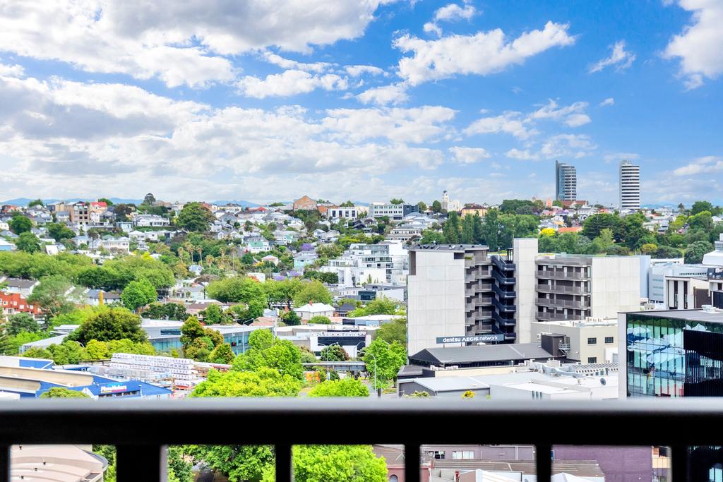 Harbour View Two Bedroom Apartment room 6