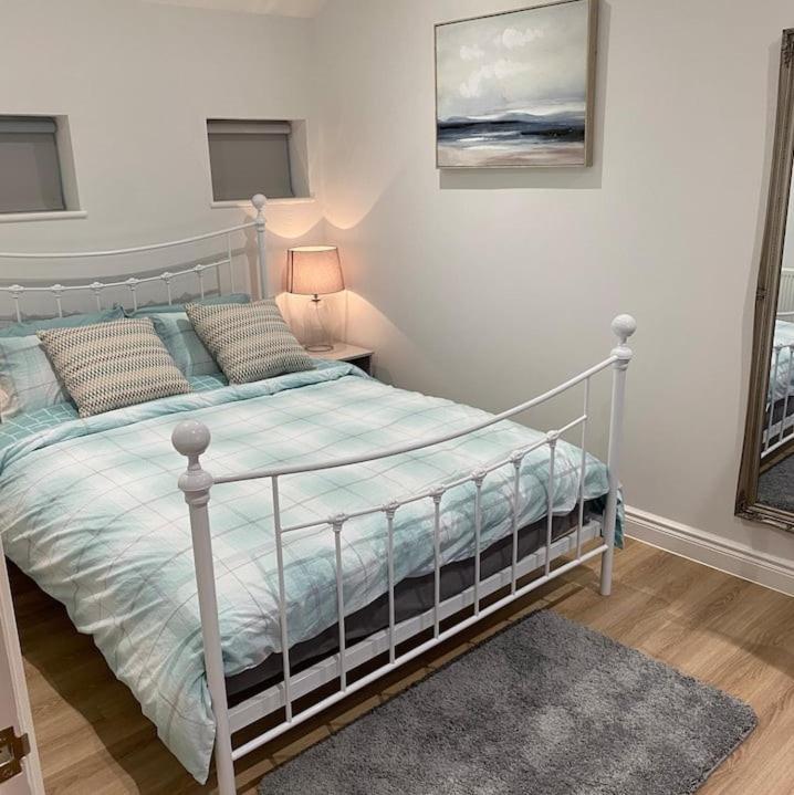 Haven Oaks - Self contained rural lodge 2 room 5