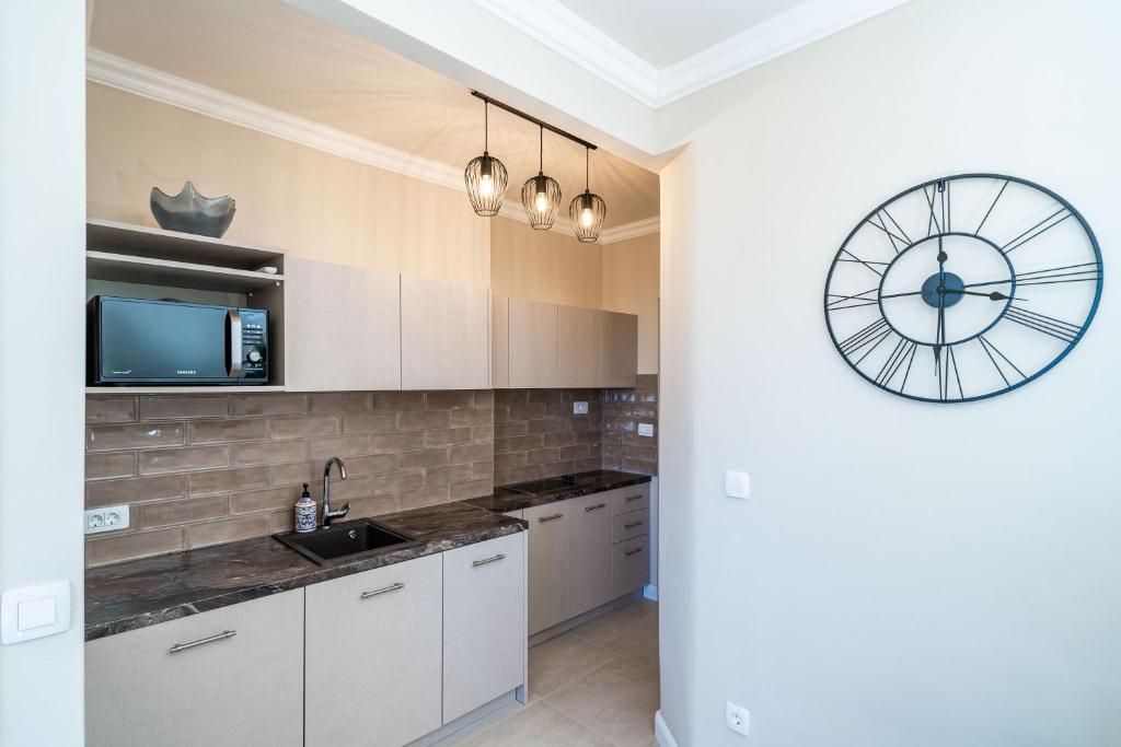 Hillside Apartments room 3