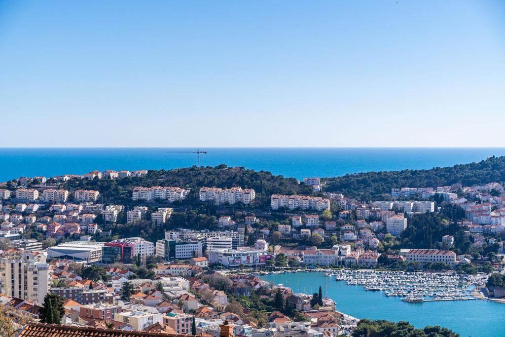 Hillside Apartments room 6