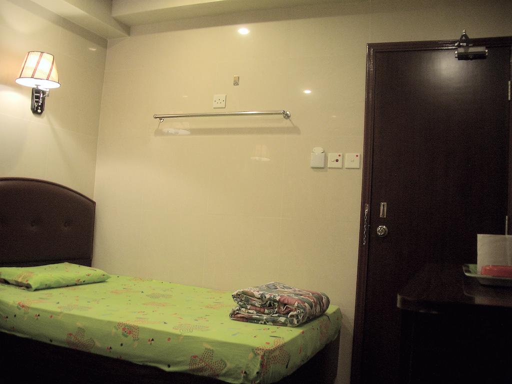 HK Star Hostel room 1