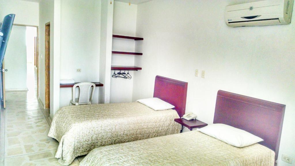 Del Parque Hotel room 5
