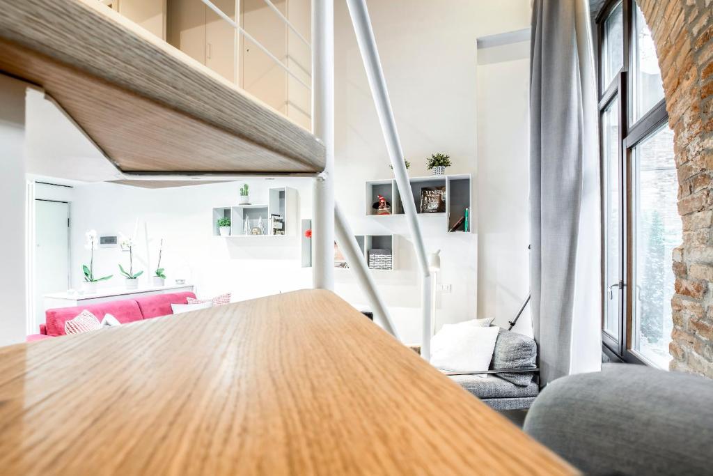 Industrial Loft Venice R&R room 3