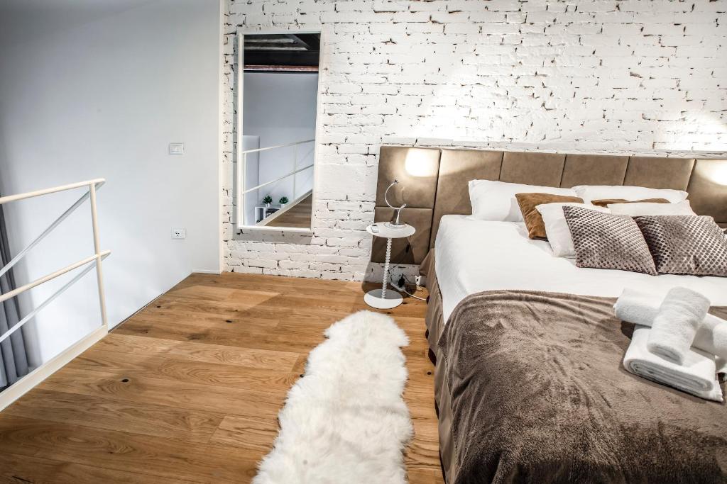 Industrial Loft Venice R&R room 4