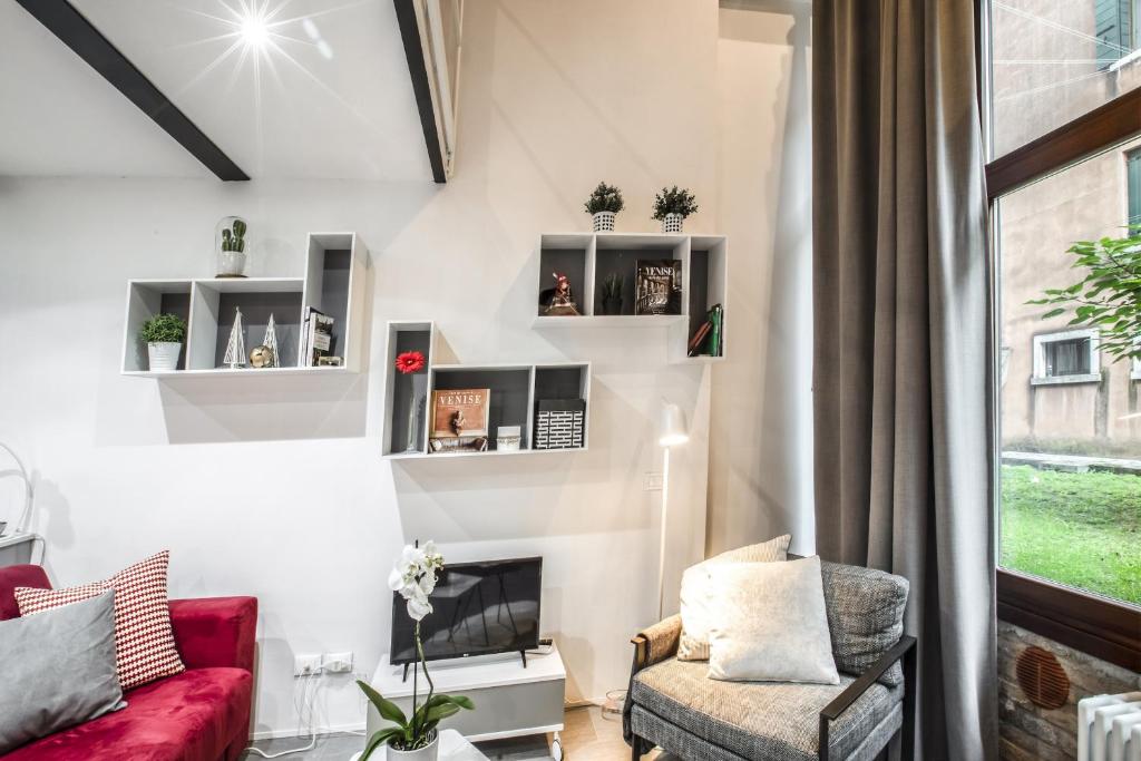 Industrial Loft Venice R&R room 6