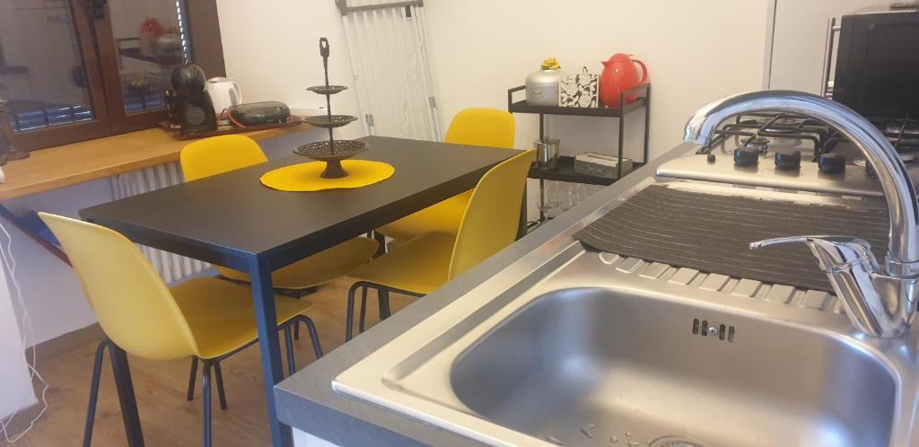 Isola Dal Verme Flat room 4