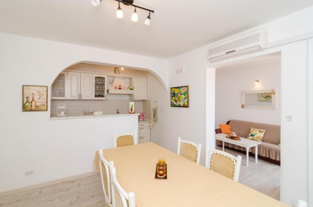 Ivo Guest House room 4