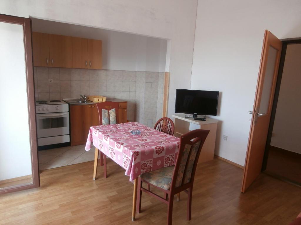 Jure Erceg Apartment room 6
