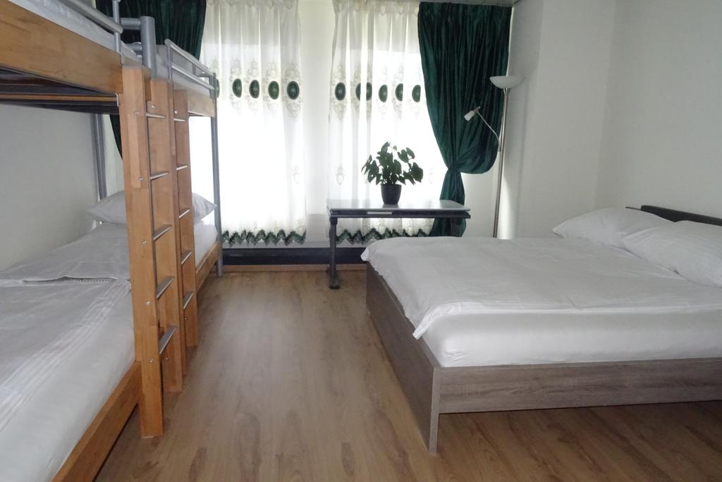 King Apartment room 6