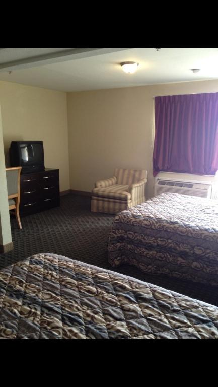 Knights Inn Graham room 1