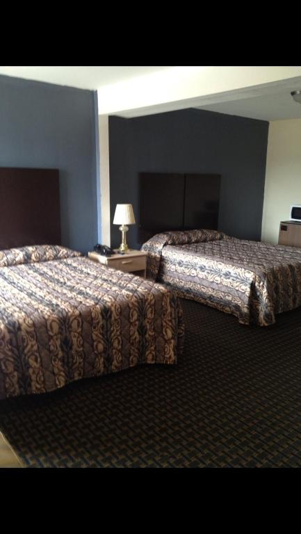 Knights Inn Graham room 2