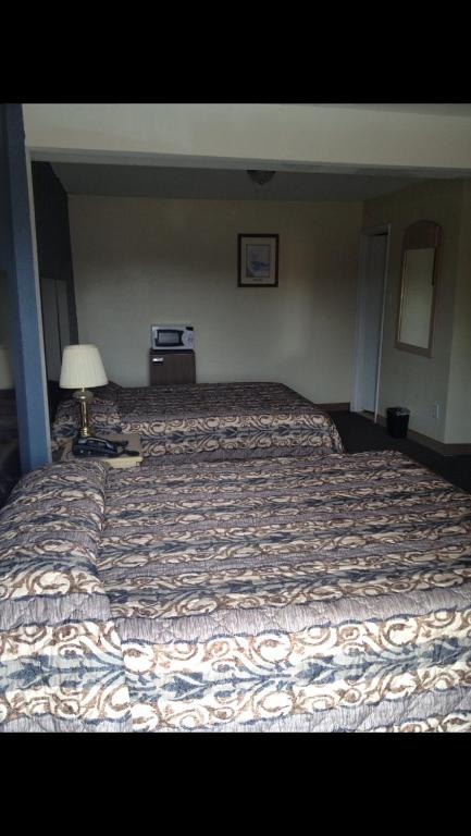 Knights Inn Graham room 3