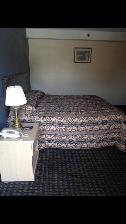 Knights Inn Graham room 5
