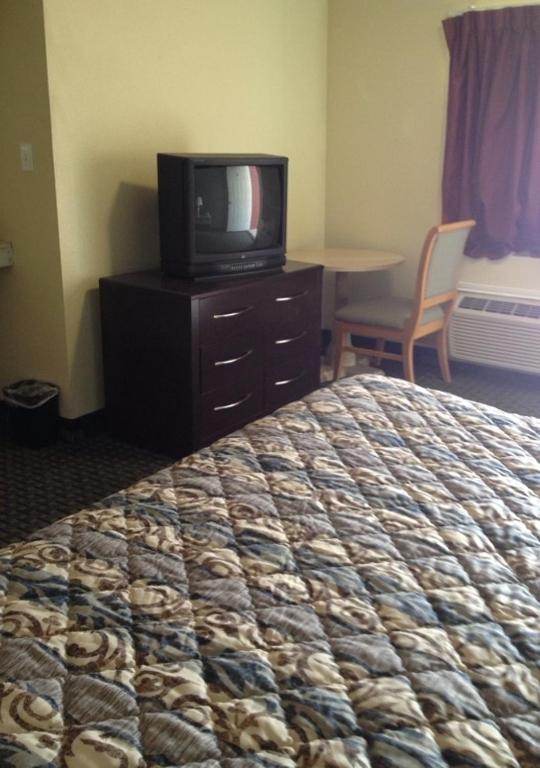 Knights Inn Graham room 6