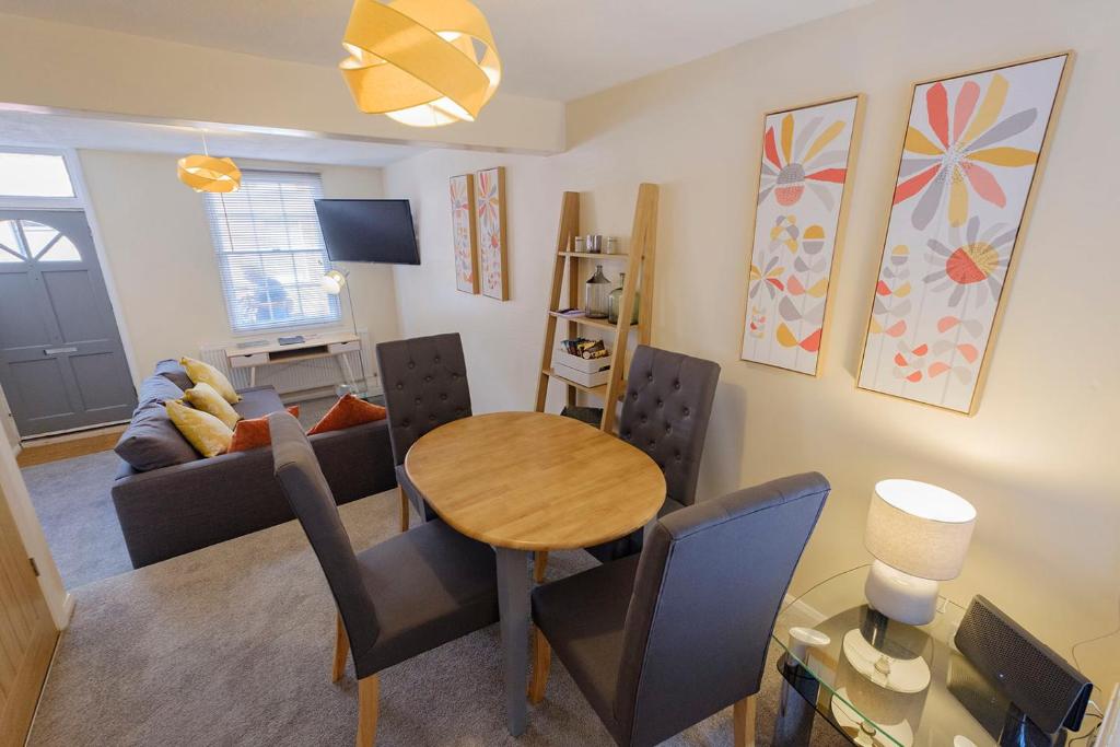 KPGL Cosy Home room 2