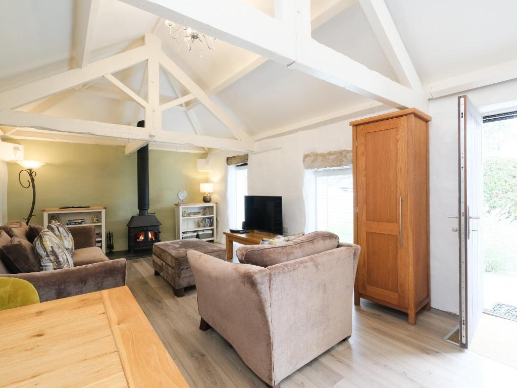 Lavender Barn room 3