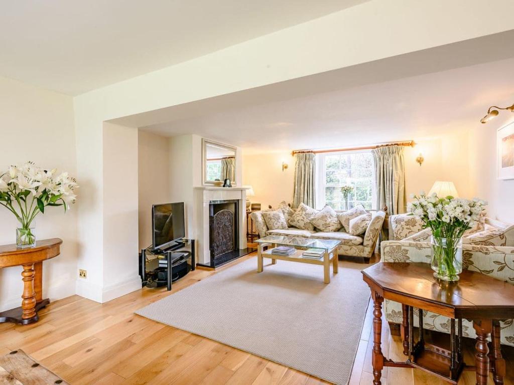 Lavender Cottage room 1