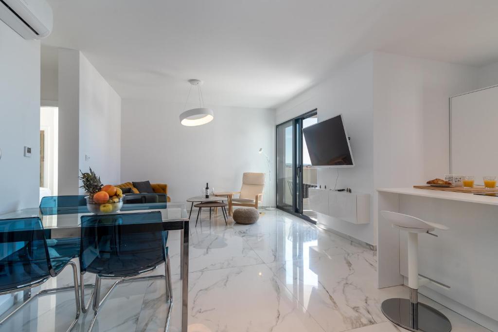 Lavender Tree - Luxury Apartments room 5