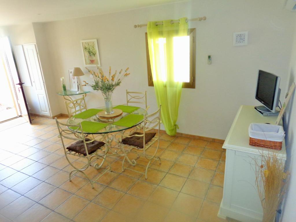 Le Cabanon room 1