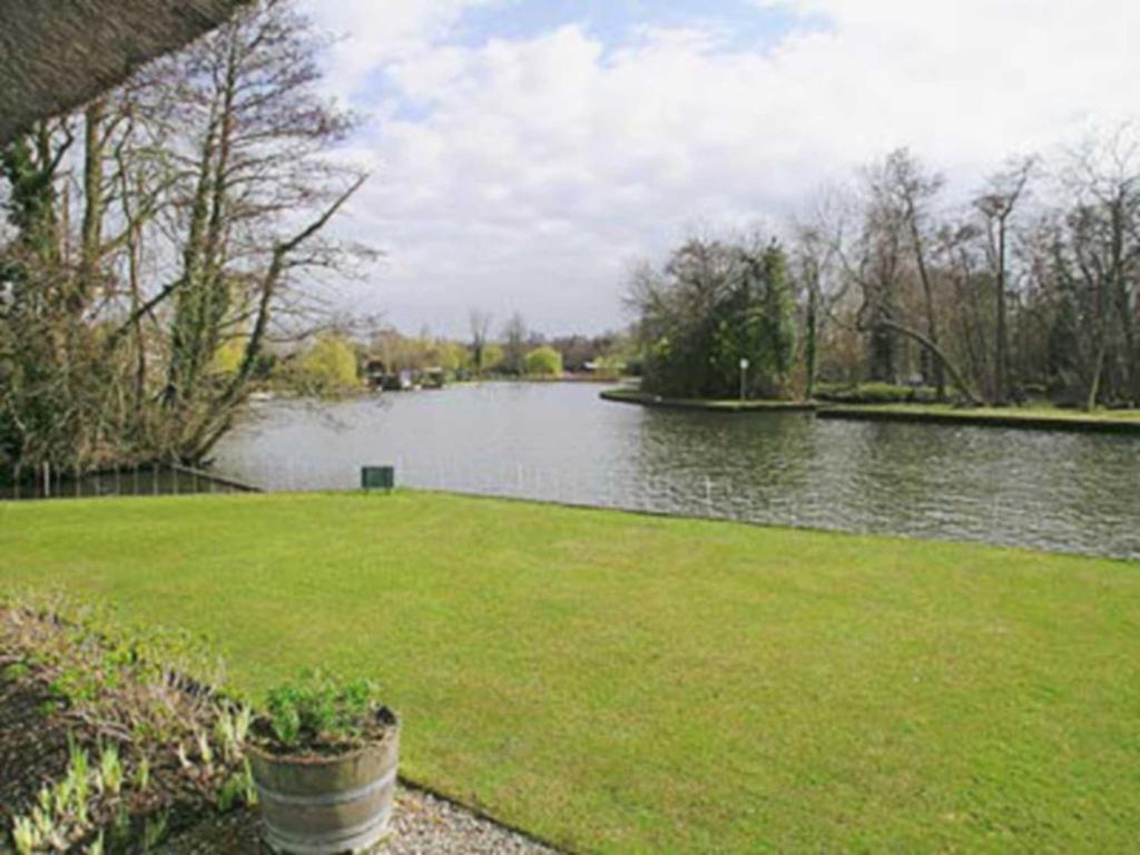 Leisure Hour Wroxham room 2