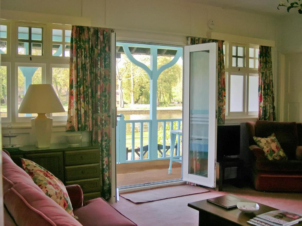 Leisure Hour Wroxham room 3