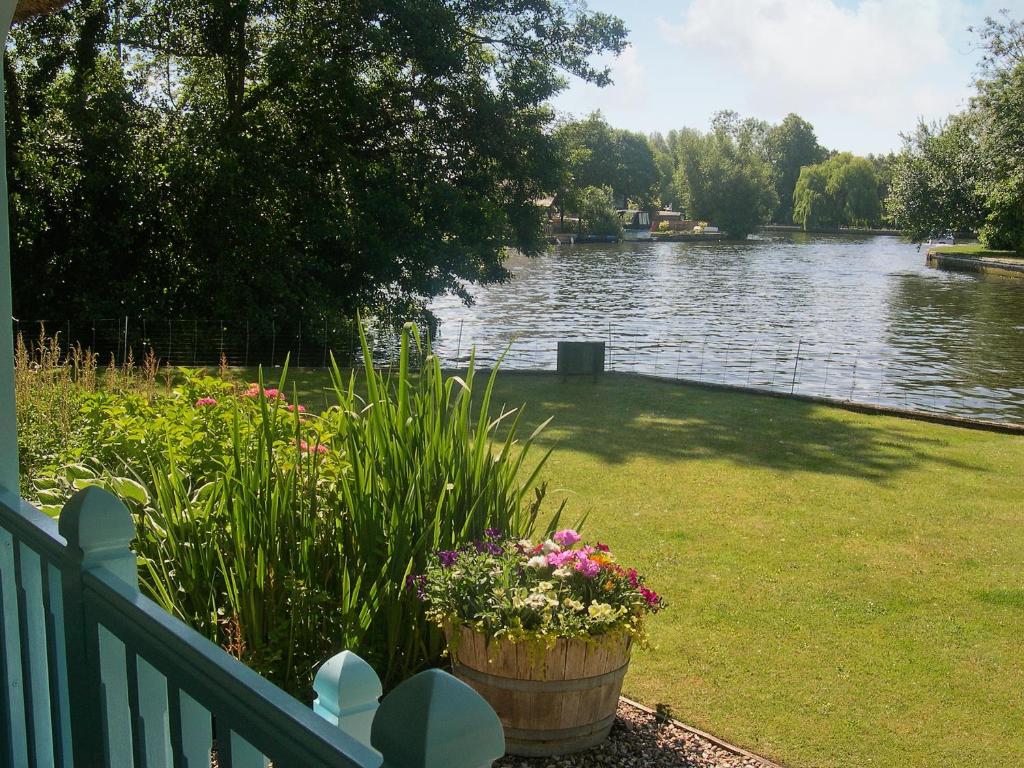 Leisure Hour Wroxham room 6
