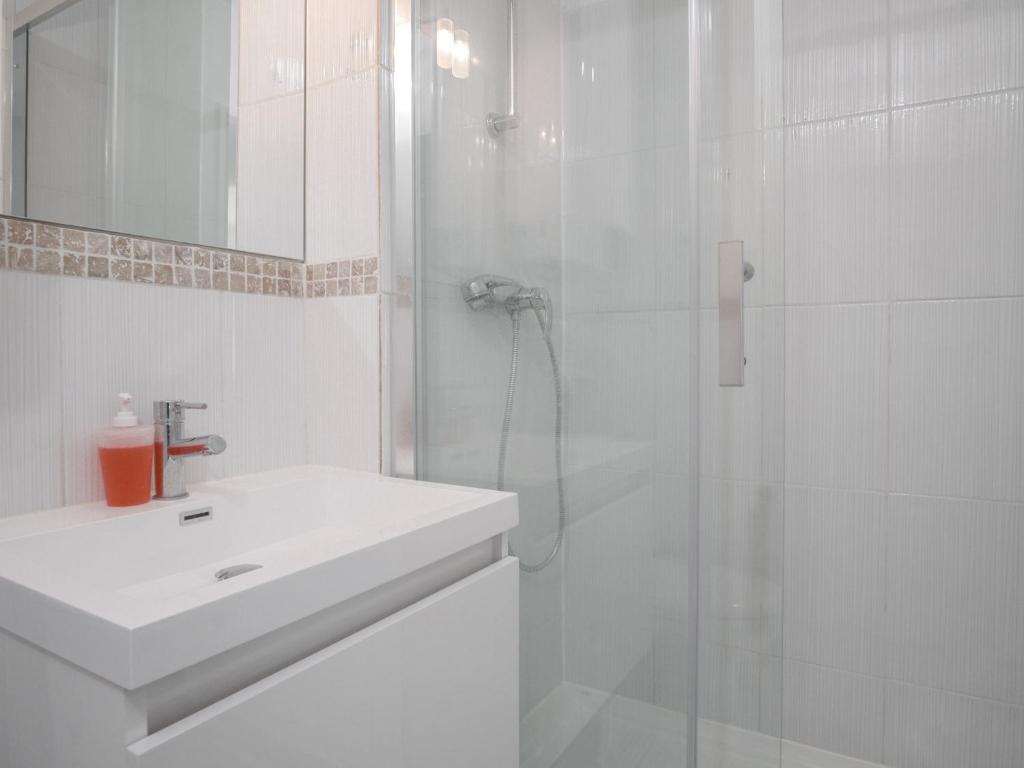 Apartment Le Sporting-14 room 6