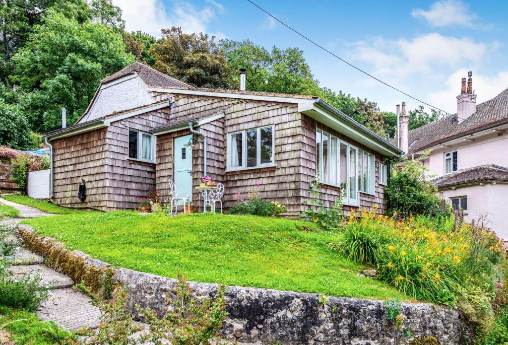 Little Winters Cottage room 1