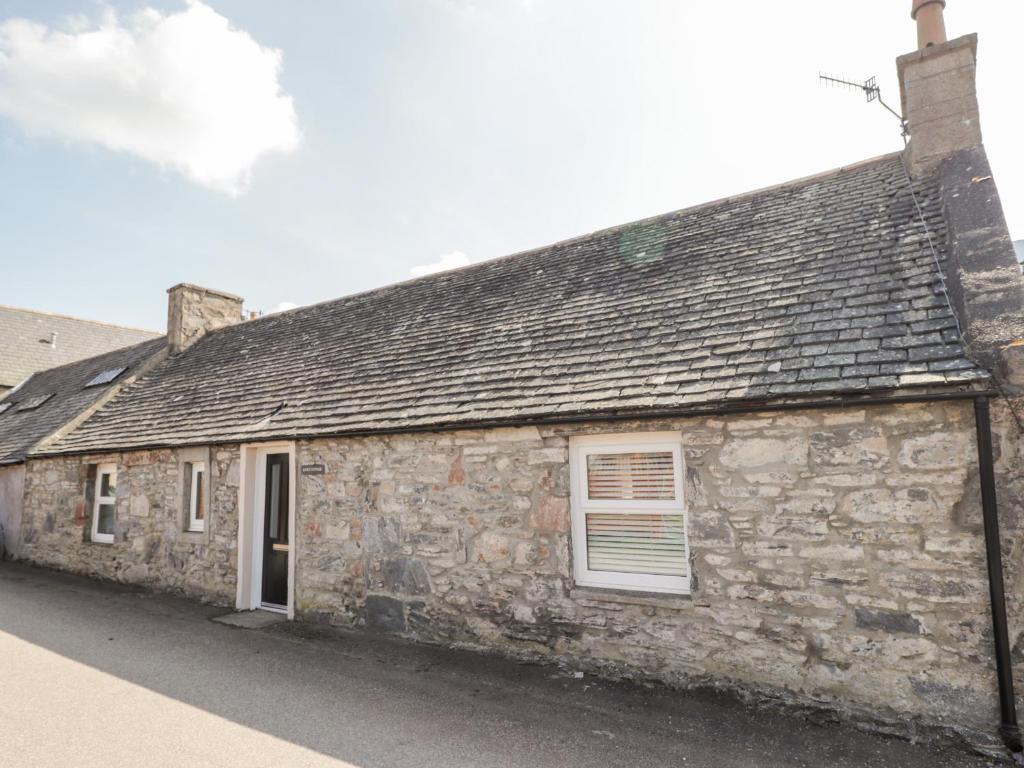 Livet Cottage room 1