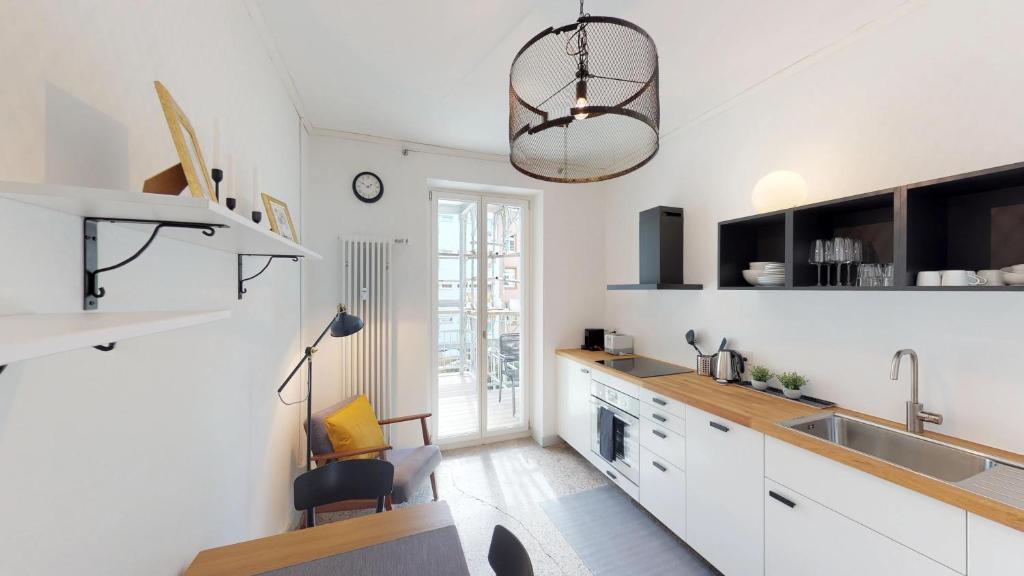 Unique Serviced Living @ Basel SBB Station room 4