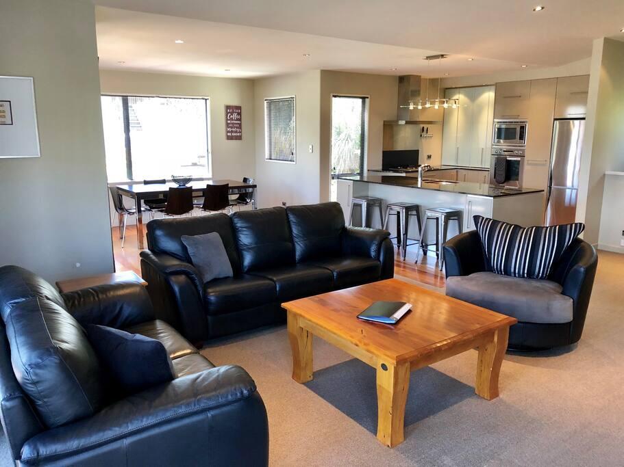 Magical Lake and Mountain Views room 1