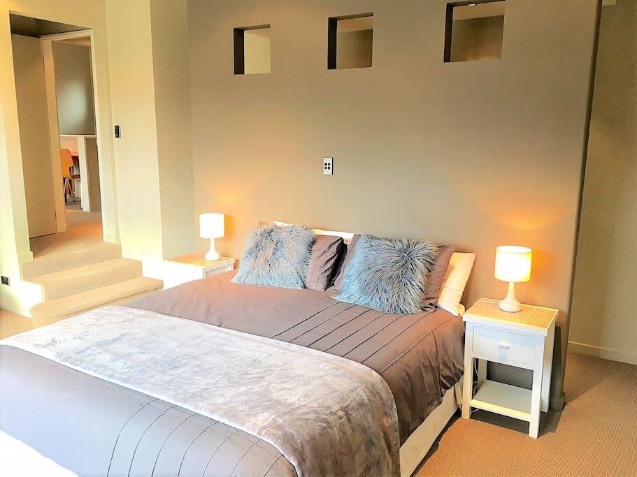 Magical Lake and Mountain Views room 6