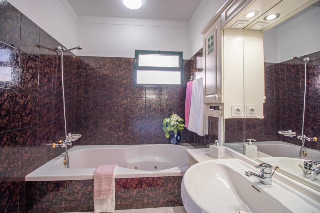 Maravilhas House room 6