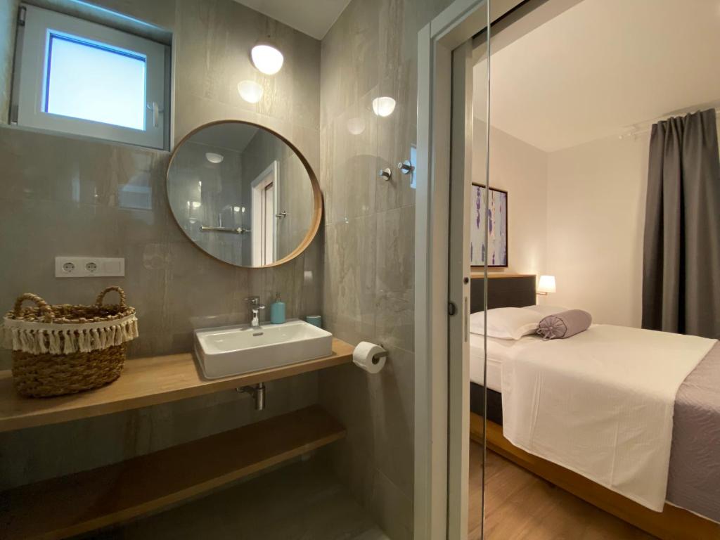 Marisa Apartments Hvar II room 1