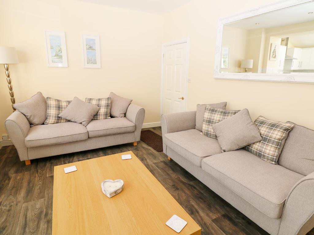 Matlock Views, Matlock room 1