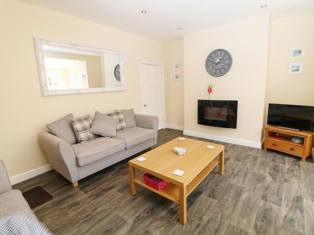 Matlock Views, Matlock room 2