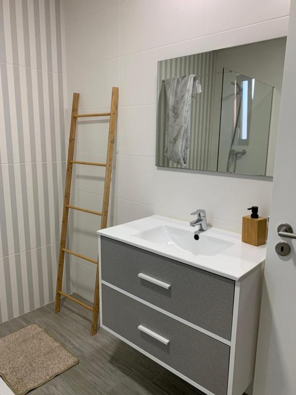 Meirinha House room 6