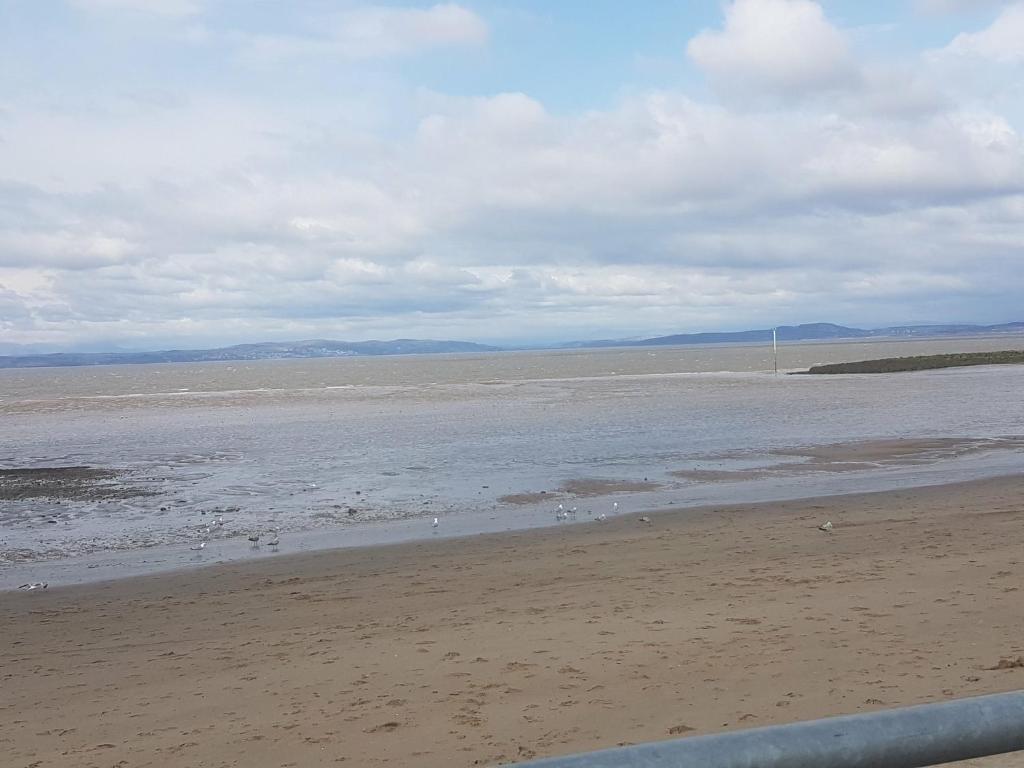 Morecambe sea view apartment 203 room 3
