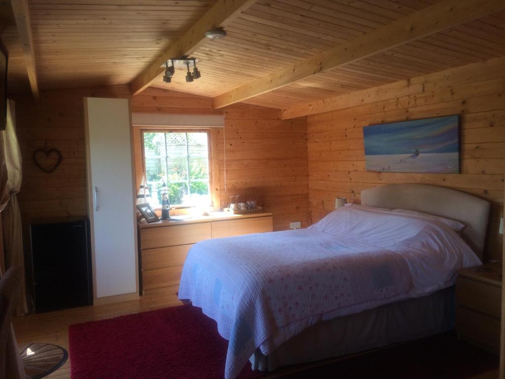 Morlais Log Cabin room 5