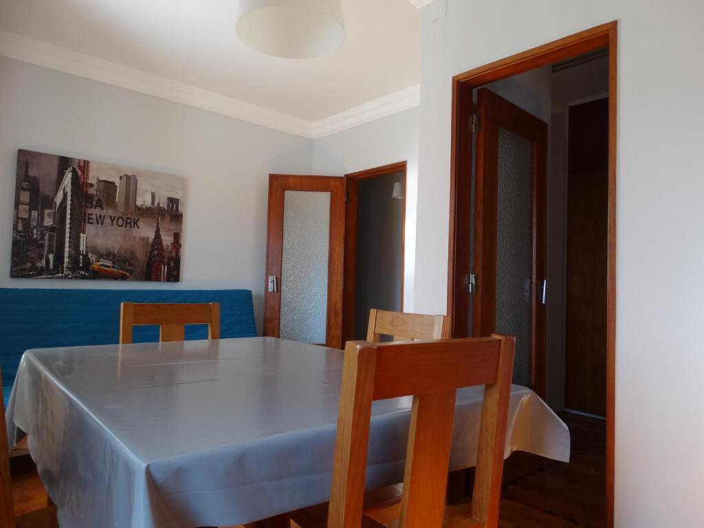 Muralha Holiday Apartments room 5