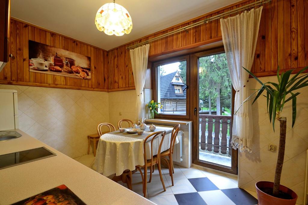Muran Apt room 5